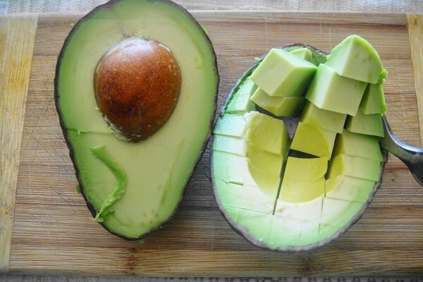 Chuẩn bị bơ làm sinh tố Chuẩn bị bơ làm sinh tố