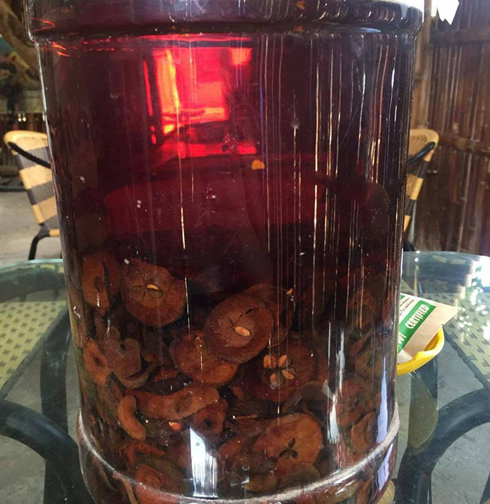 Cửa hàng bán rượu táo mèo sạch