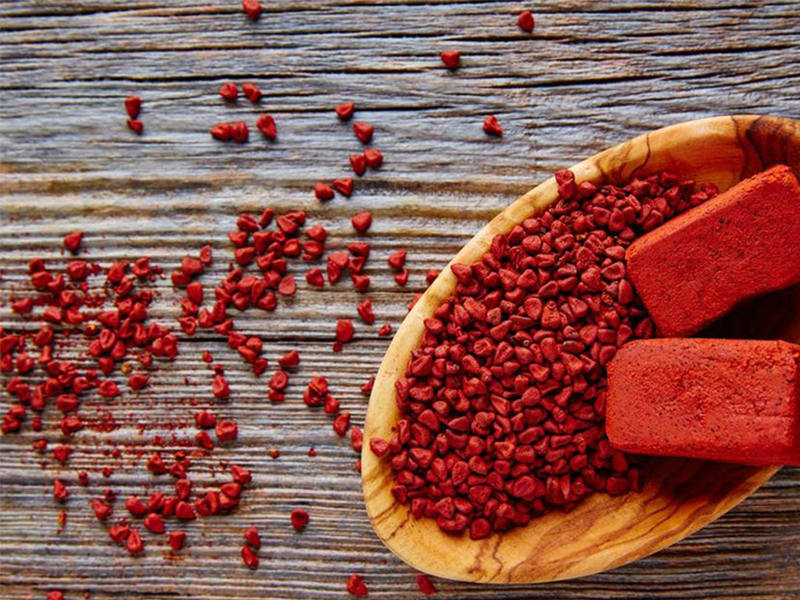 Gia vị tạo màu cho bát bún bò Huế thêm hấp dẫn