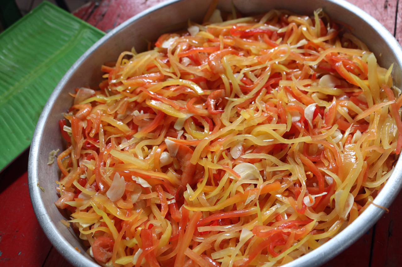 Món mắm tôm chua Huế nộm đu đủ