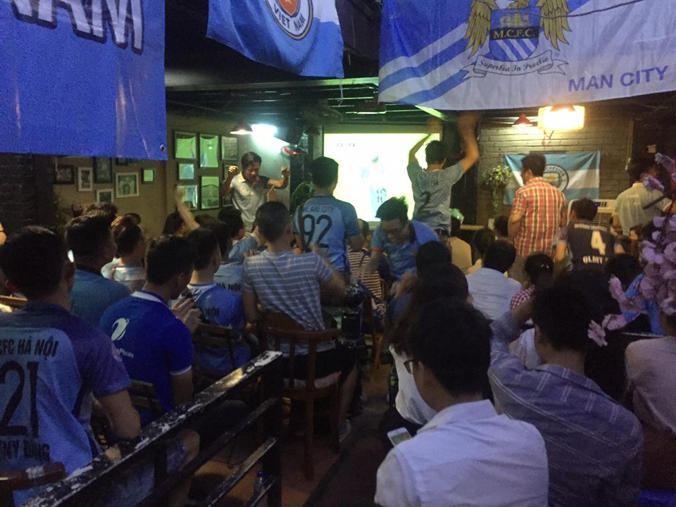 NOC Coffee là địa đi&ecirc;̉m offline thường xuy&ecirc;n của fan Man City