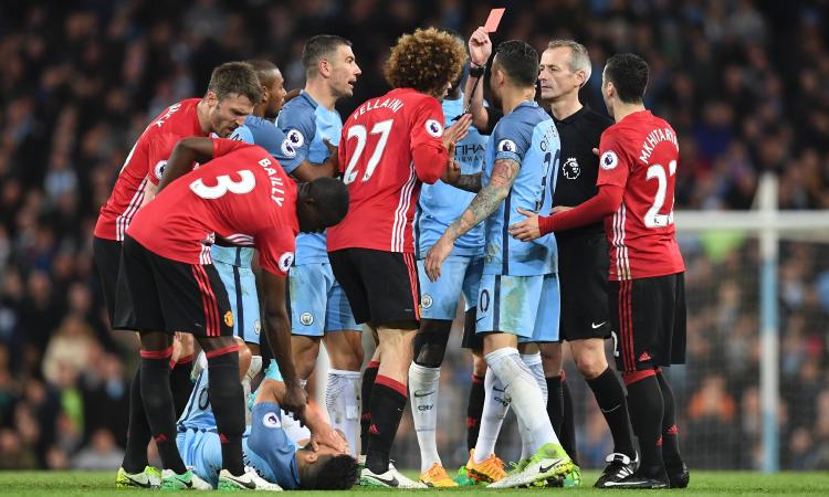 espulso.fellaini.manchesterunited.manchestercity.2016.2017.750x450